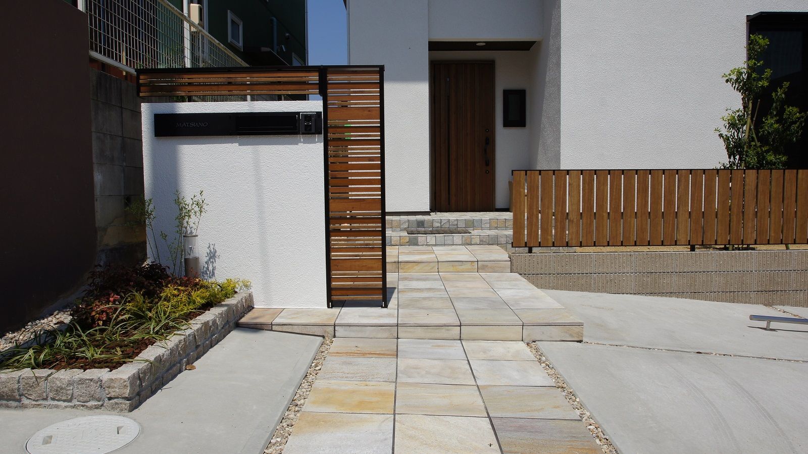 三協アルミ フィオーレ門柱のナチュラルモダン外構です 愛知県の外構ショップ Wise Gallery ワイズギャラリー エクステリア日記