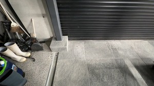 (6)