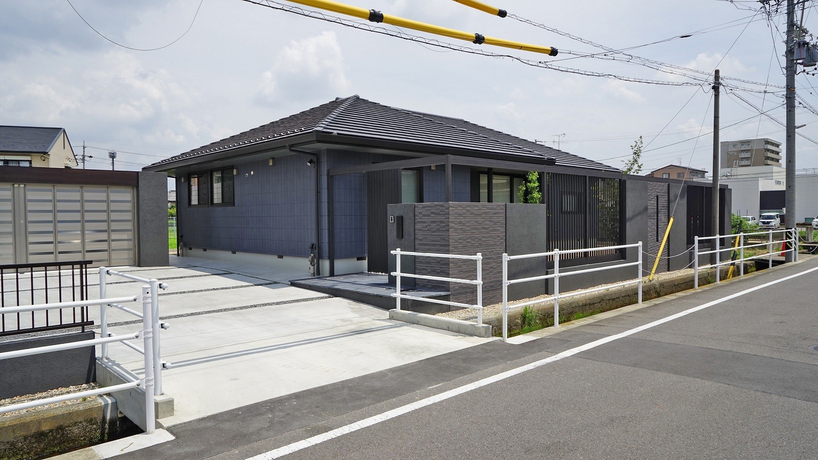 平屋のヘーベルハウスの和モダンなガレージ付きオープン外構です 愛知県の外構ショップ Wise Gallery ワイズギャラリー エクステリア日記 平屋のヘーベルハウスの和モダンなガレージ付きオープン外構です 愛知県の外構ショップ Wise Gallery ワイズギャラリー エクステリア日記
