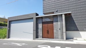 (2)