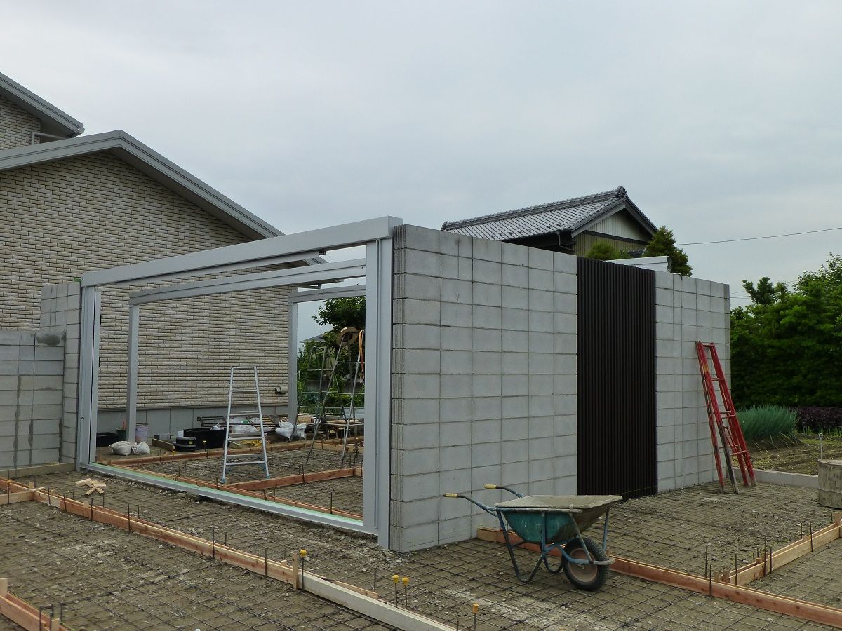 迫力のあるプレミエスゲートのガレージがお目見えです 愛知県の外構ショップ Wise Gallery ワイズギャラリー エクステリア日記