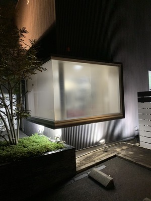 (4)