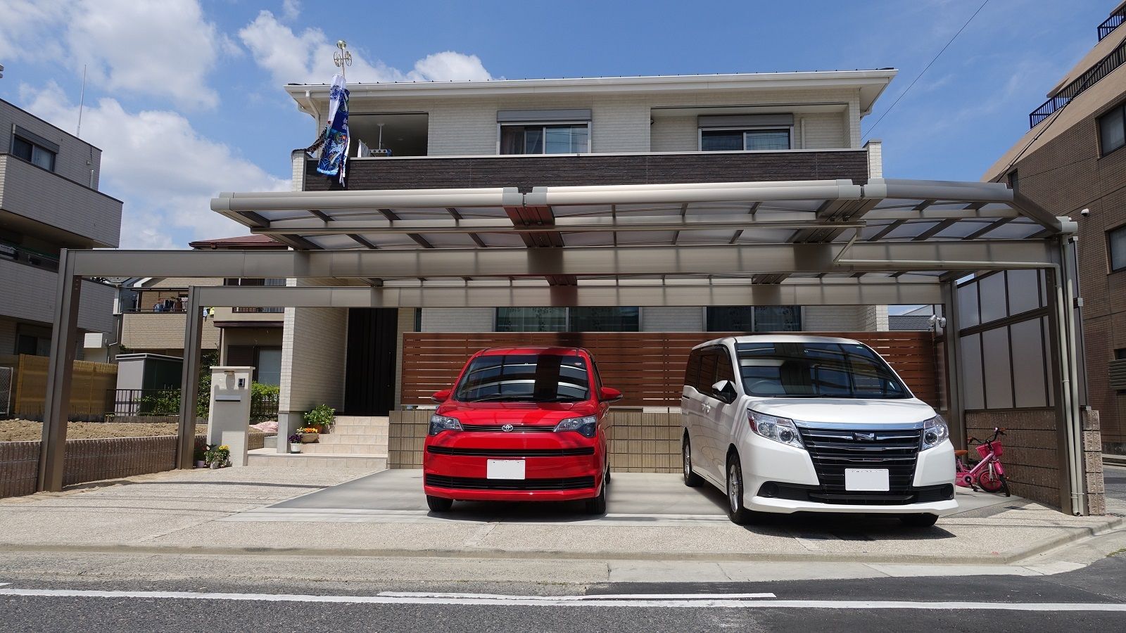 幅11メートル超の延長梁仕様のカーポート・UスタイルⅡです。 : 愛知県 