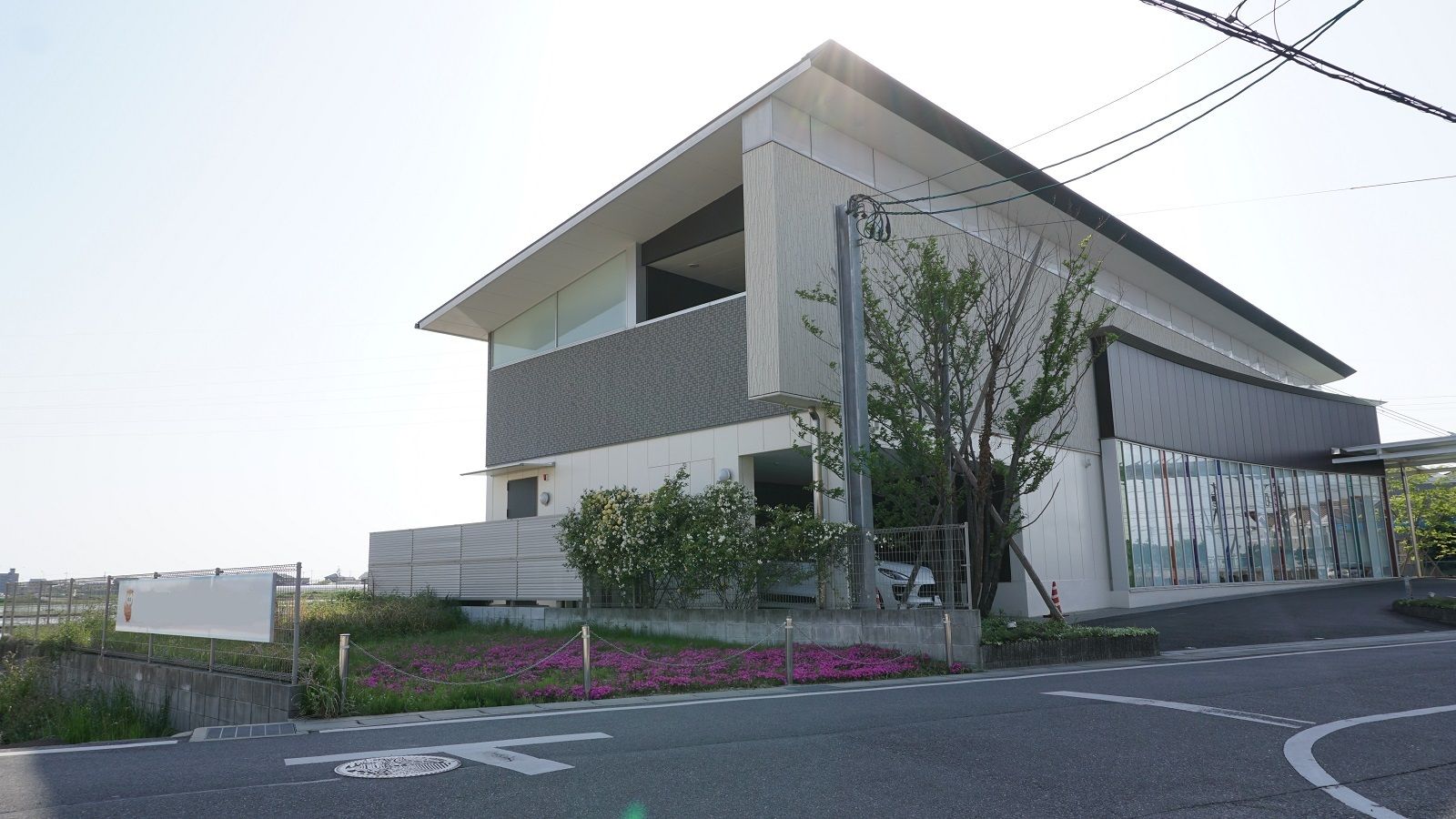 高さ5m 奥行き12mのrc躯体の4台用ガレージが完成しました 愛知県の外構ショップ Wise Gallery ワイズギャラリー エクステリア日記 高さ5m 奥行き12mのrc躯体の4台用ガレージが完成しました 愛知県の外構ショップ Wise Gallery ワイズギャラリー エクステリア日記