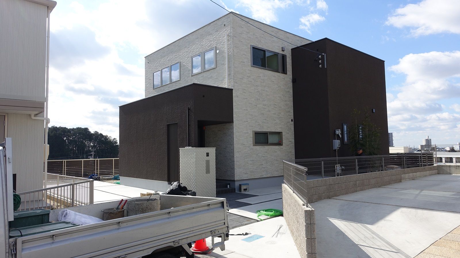 ミサワホームのシンプルモダンなエクステリアが完成間近です 愛知県の外構ショップ Wise Gallery ワイズギャラリー エクステリア日記 ミサワホームのシンプルモダンなエクステリアが完成間近です 愛知県の外構ショップ Wise Gallery ワイズギャラリー エクステリア日記