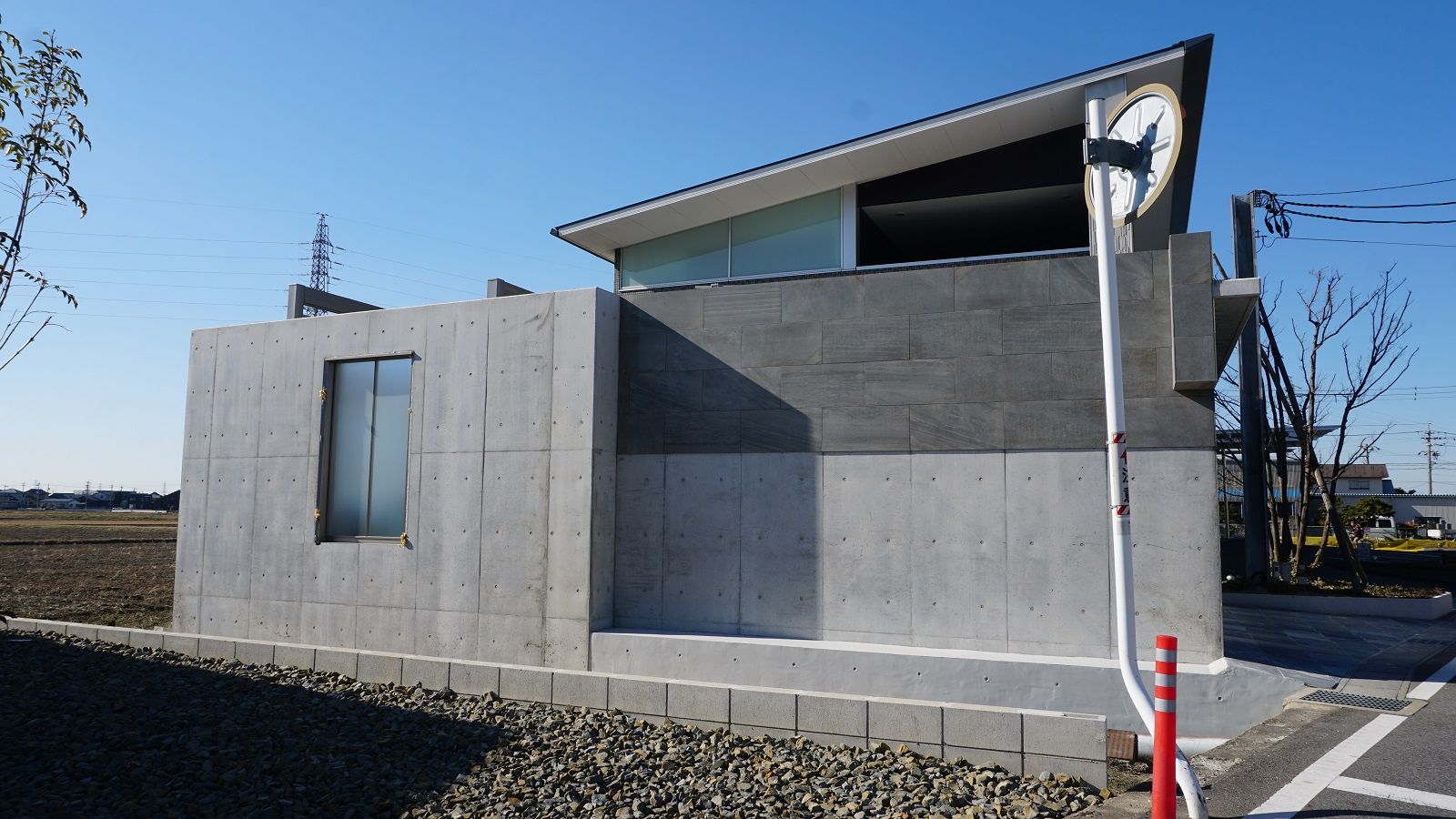 高さ5m 奥行き12mのrc躯体の4台用ガレージが完成しました 愛知県の外構ショップ Wise Gallery ワイズギャラリー エクステリア日記 高さ5m 奥行き12mのrc躯体の4台用ガレージが完成しました 愛知県の外構ショップ Wise Gallery ワイズギャラリー エクステリア日記