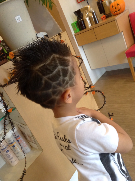 ハッピーハロウィン可愛いぃヘアアレンジ スパイダーマン風 富山市新庄 美容室 デジール ブログ