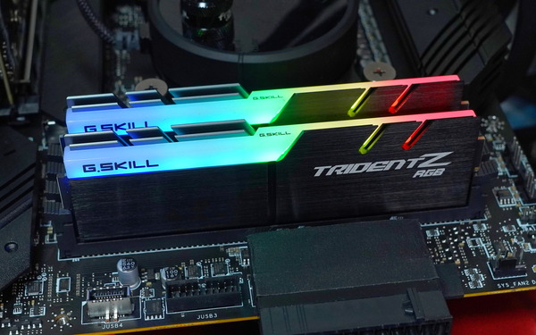 G.Skill Trident Z RGB F4-4000C14D-32GTZR review_01595_DxO