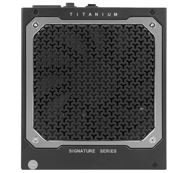 Antec Signature 1000 Titanium (3)