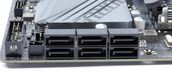 GIGABYTE Z690M AORUS ELITE DDR4 review_02265_DxO