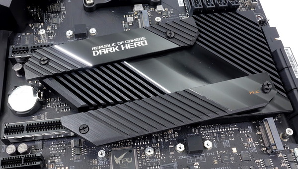 ASUS ROG Crosshair VIII Dark Hero review_07630_DxO