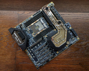 EVGA SR-3 Dark  (1)