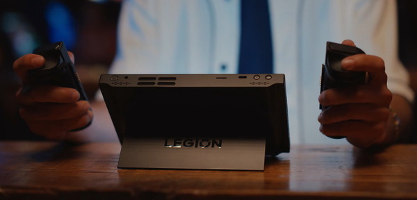 Lenovo Legion GO_kick-stand