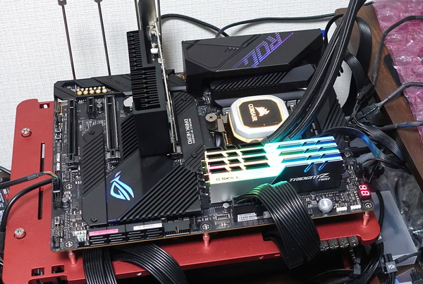 ASUS ROG Crosshair VIII Dark Hero review_08089_DxO