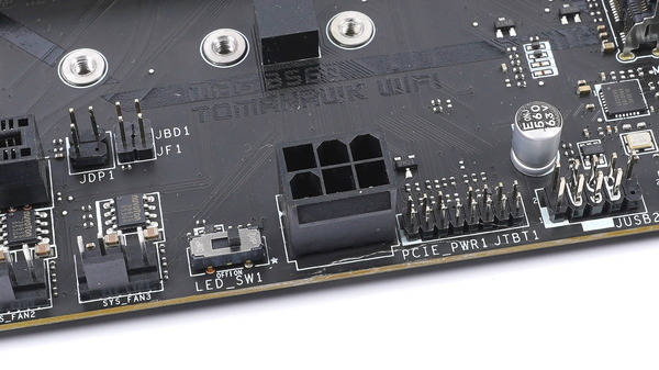 MSI MAG B560 TOMAHAWK WIFI review_02792_DxO