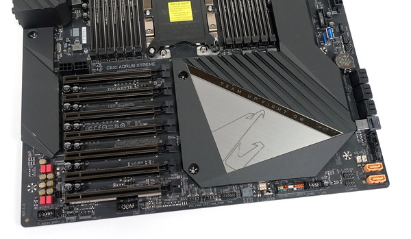 GIGABYTE C621 AORUS XTREME review_04937_DxO