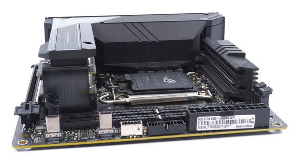 ASUS ROG STRIX Z690-I GAMING WIFI review_03494_DxO