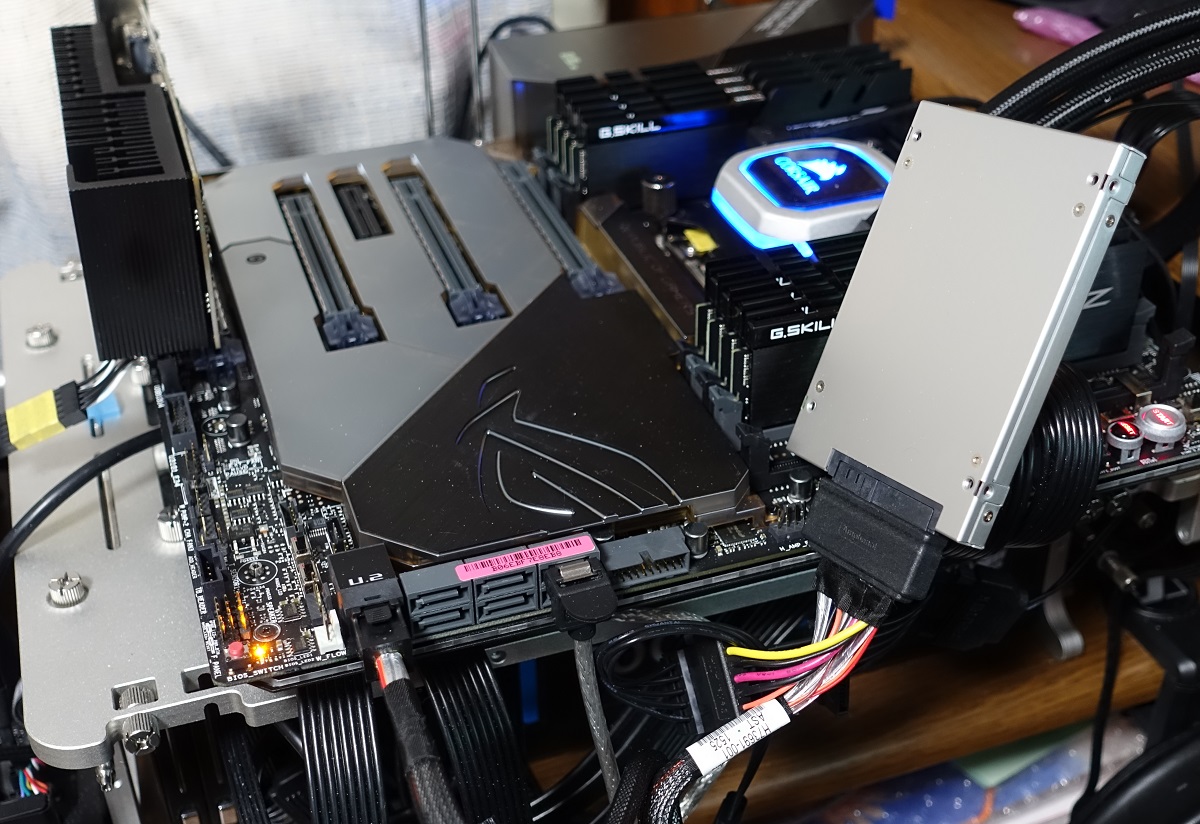 Nvme U 2 Ssdを4台接続可能な拡張ボード Highpoint Ssd7120 が発売 自作とゲームと趣味の日々