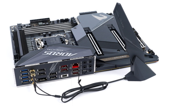GIGABYTE Z590 AORUS ULTRA review_02472_DxO