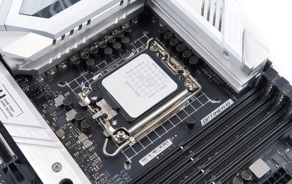 ASUS ROG STRIX Z690-A GAMING WIFI D4 review_01631_DxO