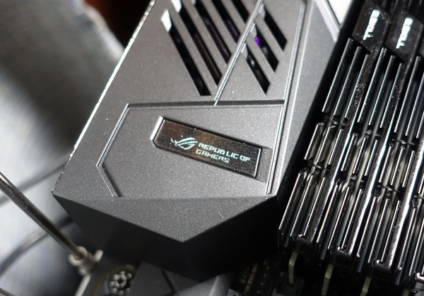 ASUS ROG ZENITH EXTREME review_01000