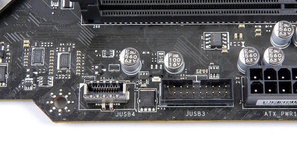 MSI MAG B560 TOMAHAWK WIFI review_02797_DxO