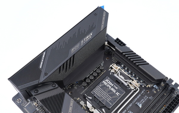 ASUS ROG STRIX Z590-I GAMING WIFI review_02878_DxO