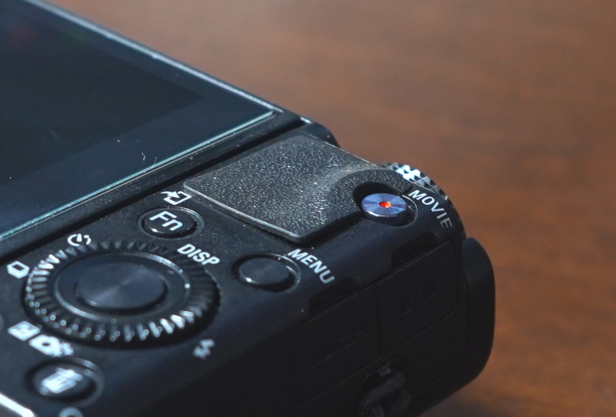 Dsc Rx100シリーズの録画ボタンゴムカバーを交換 自作とゲームと趣味の日々 Dsc Rx100シリーズの録画ボタンゴムカバーを交換 自作とゲームと趣味の日々
