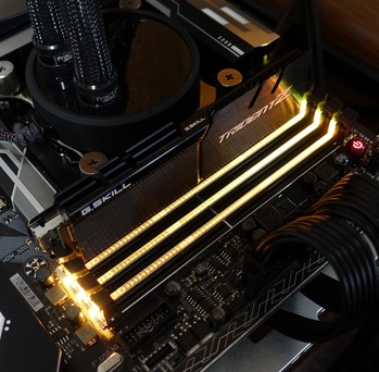 GIGABYTE Z370 AORUS Gaming 7 review_01858