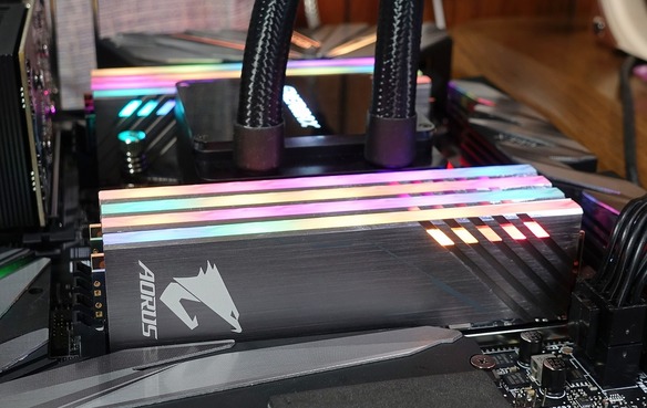 GIGABYTE AORUS RGB Memory