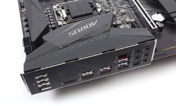 GIGABYTE Z490 AORUS ELITE_00349_DxO