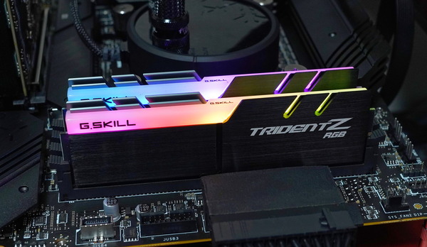 G.Skill Trident Z RGB F4-4000C14D-32GTZR review_01591_DxO