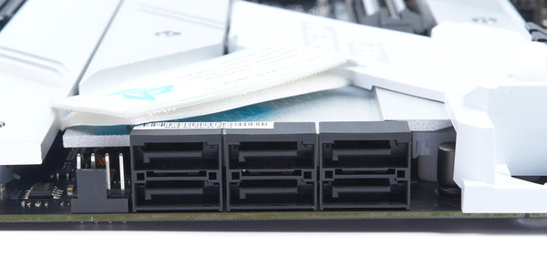 ASUS ROG STRIX Z690-A GAMING WIFI D4 review_01640_DxO