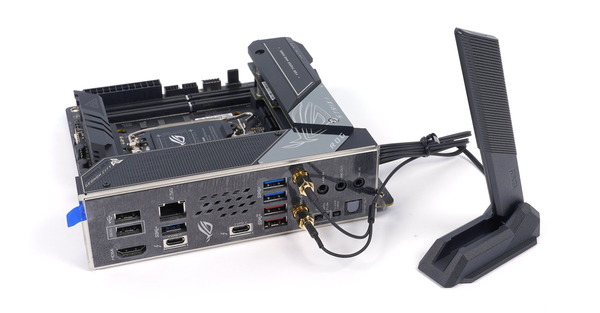 ASUS ROG STRIX Z690-I GAMING WIFI review_03465_DxO