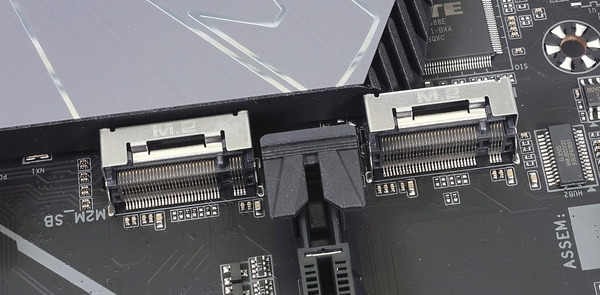 GIGABYTE Z490 AORUS ELITE_00369_DxO