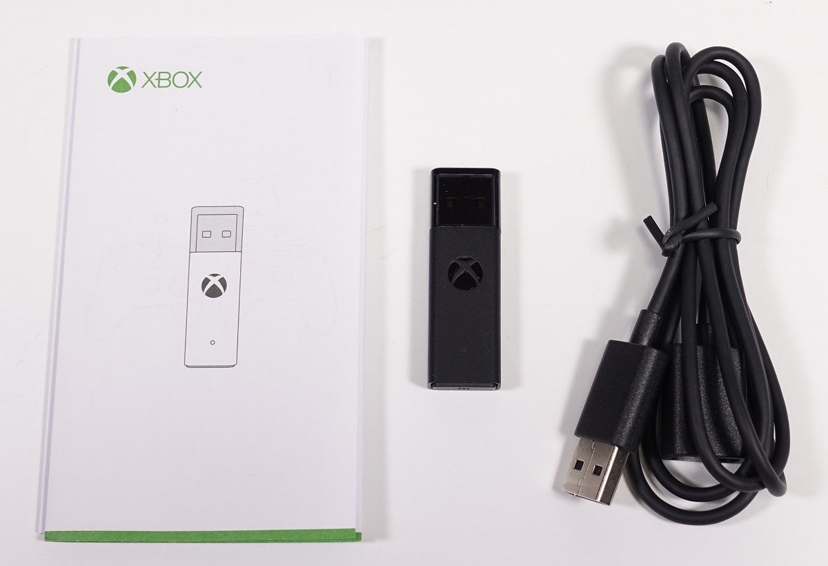 コンパクトになった新型「Xbox ワイヤレス アダプター for Windows 10 