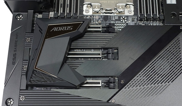 GIGABYTE TRX40 AORUS XTREME review_04417_DxO