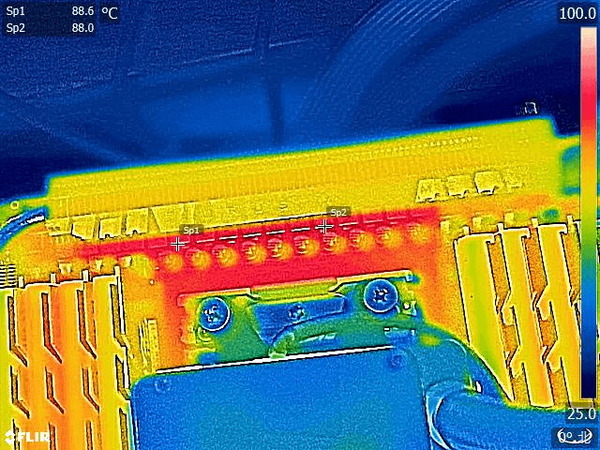 GIGABYTE TRX40 AORUS XTREME_FLIR_3970X_PBO_Fan