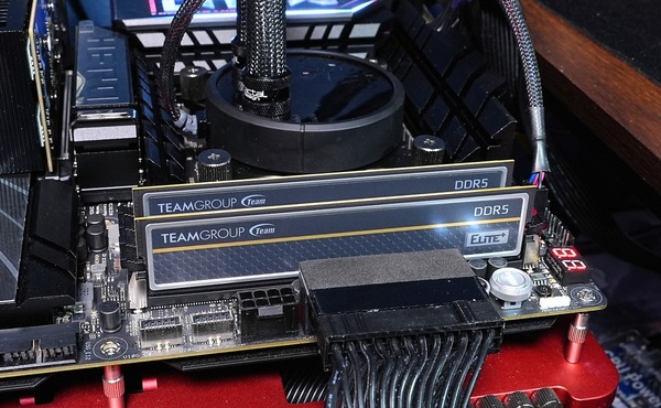 Team ELITE PLUS DDR5 TPBD532G6400HC52DC01