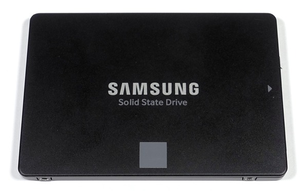 Samsung SSD 860 EVO 2TB review_04782_DxO