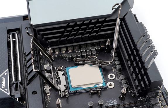 Intel 12th-Gen AlderLake-S CPU IHS bented
