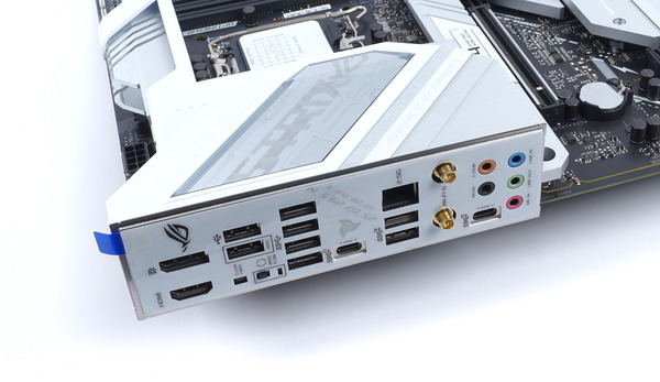 ASUS ROG STRIX Z690-A GAMING WIFI D4 review_01626_DxO