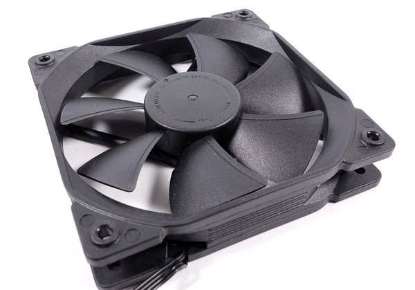 Fractal Design Celsius S36 Blackout review_05713_DxO