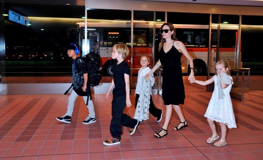 Angelina+Jolie+children+arrive+Tokyo+cex5aZ-WYvLx