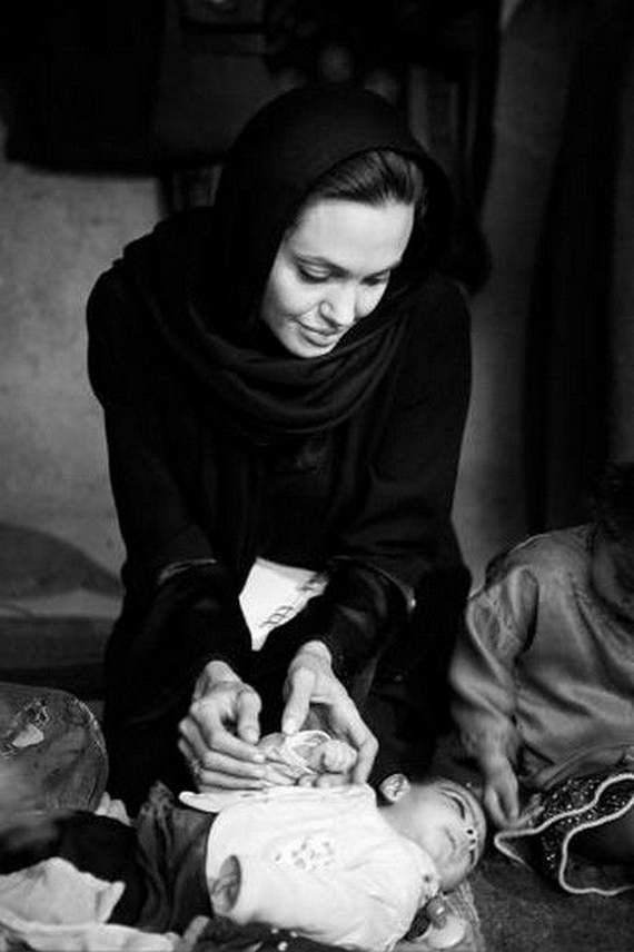 angelina-jolie-in-afghanistan20