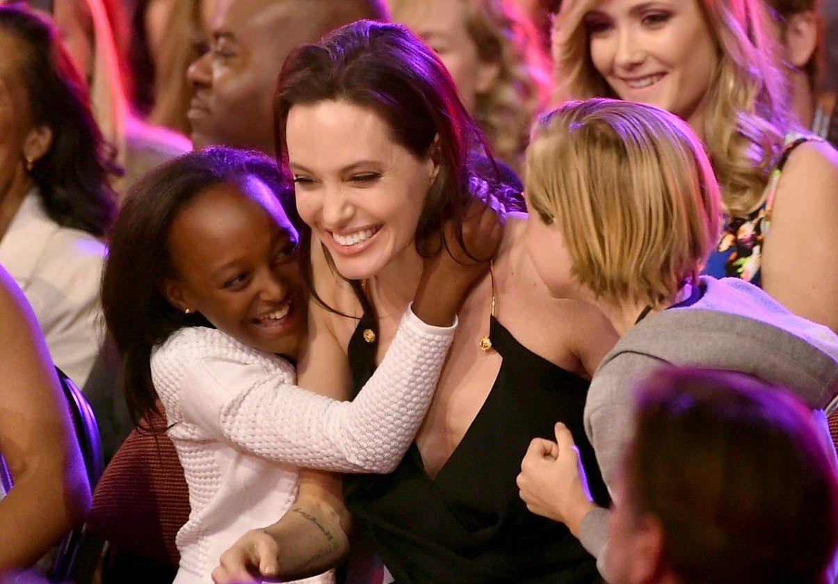 angelina-jolies-kids-have-best-reaction-to-kcas-win-13