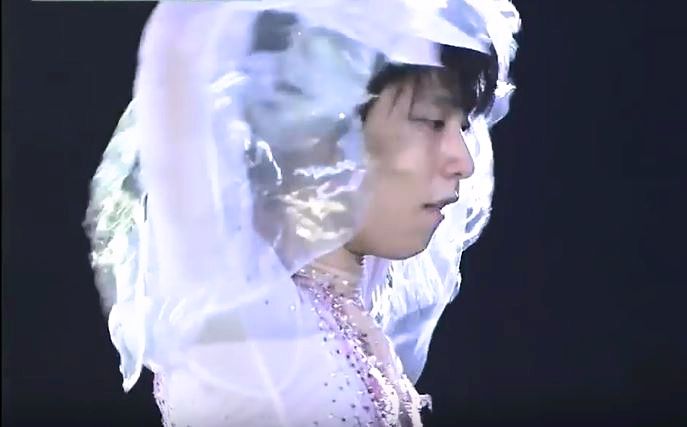 それは桜の精霊だった 金色の翼にのって 羽生結弦選手をずっと応援 それは桜の精霊だった 金色の翼にのって 羽生結弦選手をずっと応援