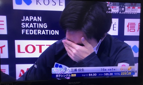 EE64E4B6-D082-4695-860C-1EDBECA6CA6A