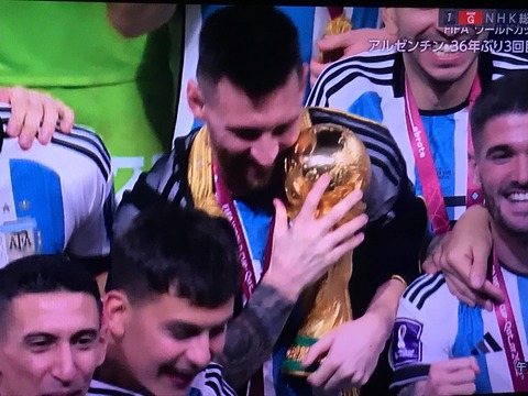 5F4AD0DC-C874-4047-A06A-6E401E882A72