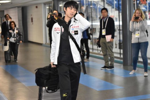 19  オータムクラシック　会場入り　日刊スポーツ